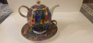 Teiera in porcellana decorata