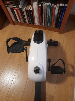 Bicicleta estática con respaldo y brazos