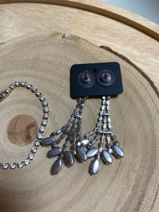 Conjunto de pendientes y pulsera en rodio