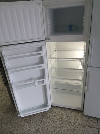 Nevera con diseño mármol