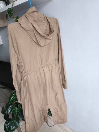 Chubasquero largo beige