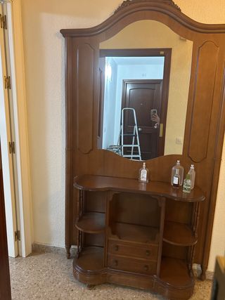 Mueble de entrada con espejo