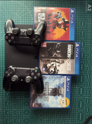 PS4 Slim 500GB + 2 Mandos + 3 Juegos