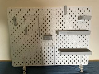Tablero organizador de metal y plástico