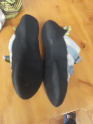 Pies de gato Simond grises y verdes