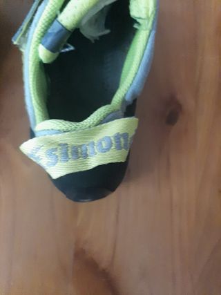 Pies de gato Simond grises y verdes