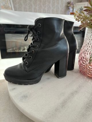 Botines negros tacón