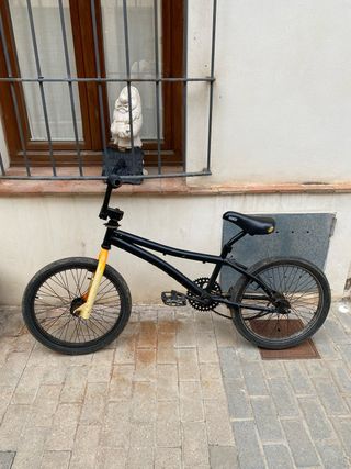 Bicicleta BMX negra