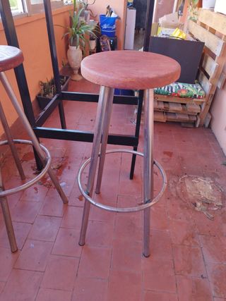 Mesa alta madera y acero con 2 taburetes