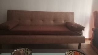 Sofá cama marrón de tela