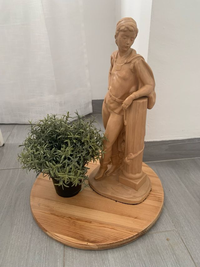 Figura decorativa de porcelana