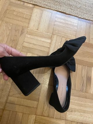 Zapatos Zara negros lazo tacón terciopelo talla 37