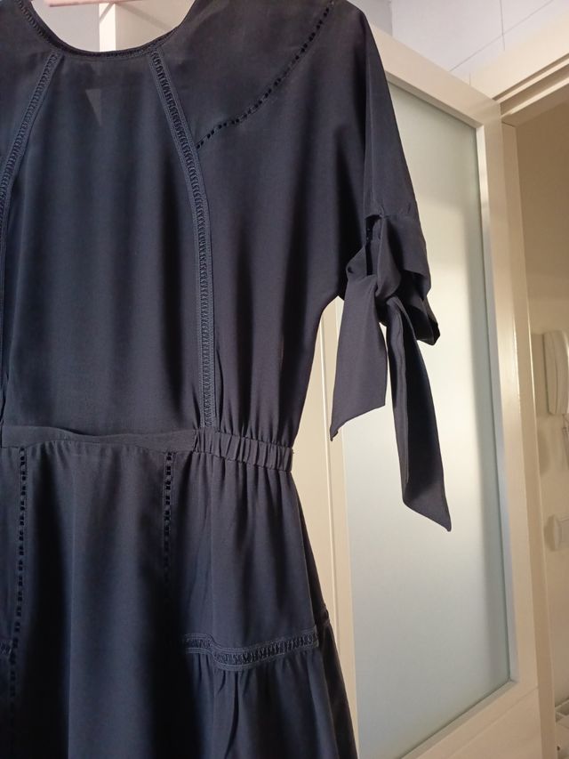 Vestido negro con detalles