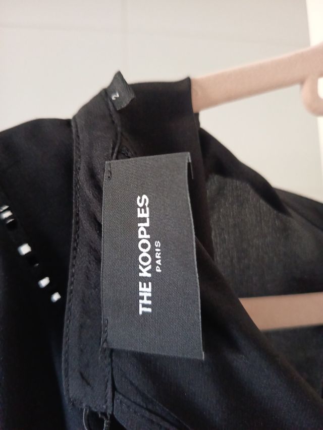 Vestido negro con detalles