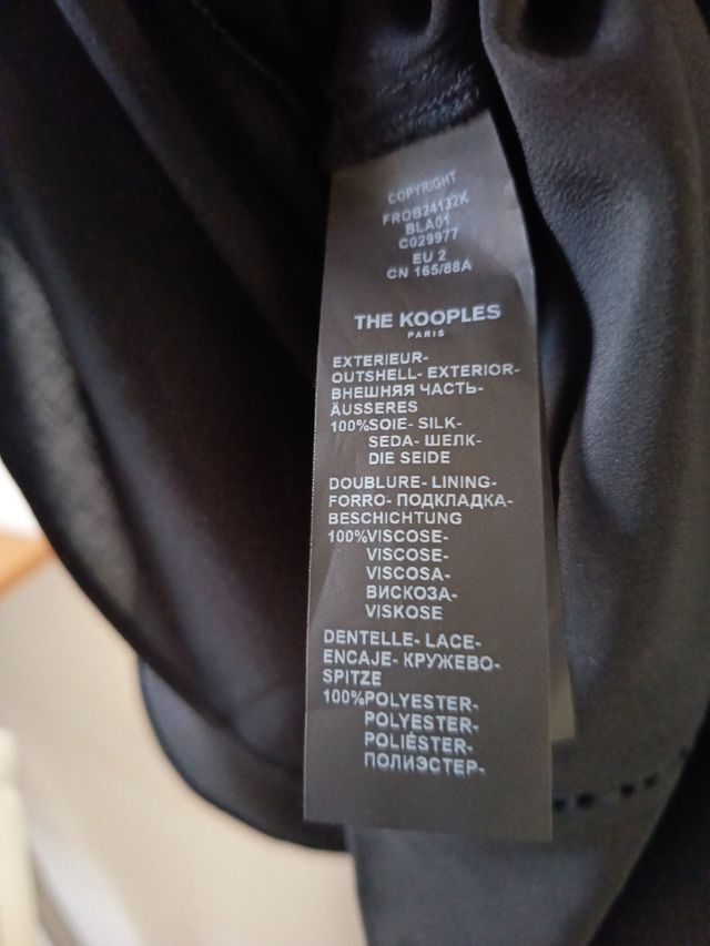 Vestido negro con detalles