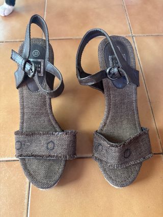 Sandalias tacón madera marrones talla 38
