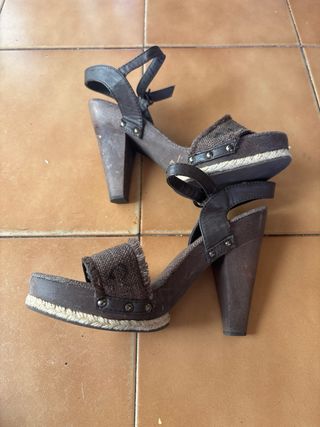 Sandalias tacón madera marrones talla 38