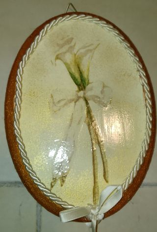 Quadretto ovale decorato con fiori artigianale