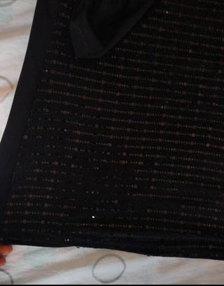 Camiseta negra con brillos