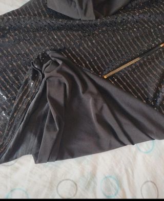 Camiseta negra con brillos