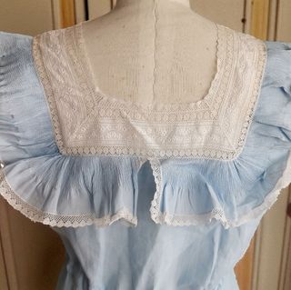 Camisón vintage azul bebé de algodón con encaje 