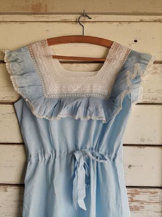 Camisón vintage azul bebé de algodón con encaje 