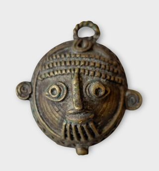 Medalla antigua de bronce – rostro tribal-