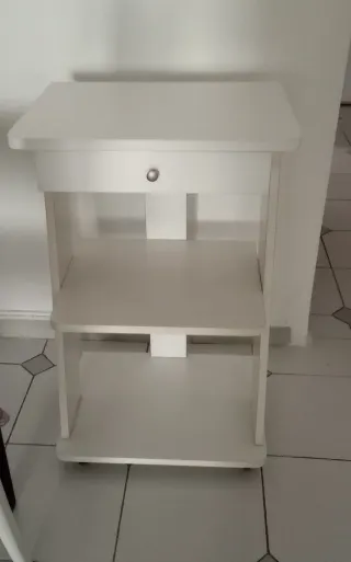Mesa con cajon y tiene ruedas para cocina 