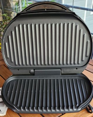 Parrilla Eléctrica marca Salton 