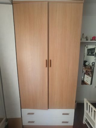 Armario madera y blanco