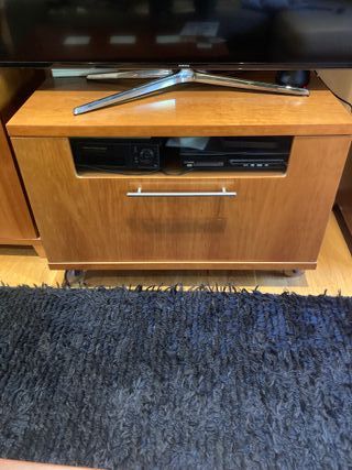 Conjunto Muebles Salón acabados en castaño