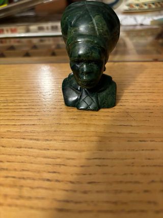 Piccola scultura in malachite verde