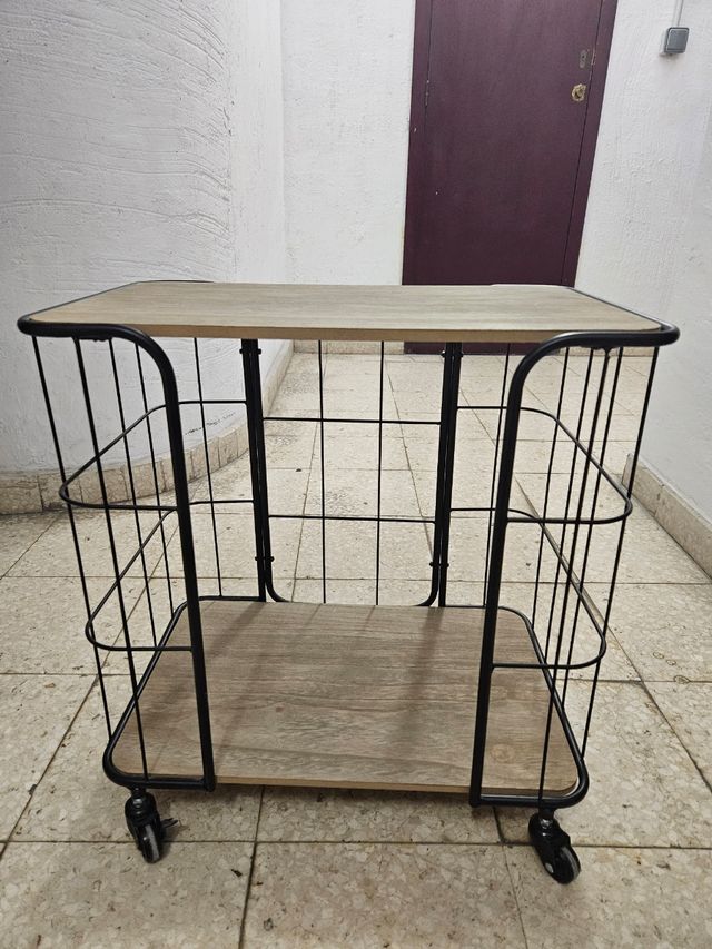 Liquidación. Mesita auxiliar madera y metal