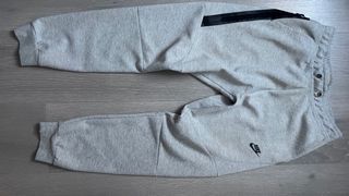 Pantalón Nike Tech Gris Talla M
