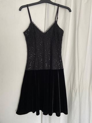 Vestido negro lentejuelas y terciopelo