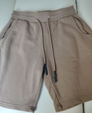 Pantalón corto tipo chándal marrón