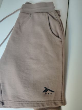 Pantalón corto tipo chándal marrón