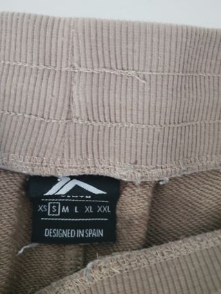 Pantalón corto tipo chándal marrón