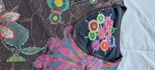 Camiseta Desigual flores multicolor