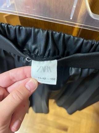 Falda Zara tablas negra. 