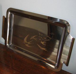 Vassoio in metallo con decoro uccelli