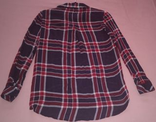 Camisa de cuadros azul marino y roja