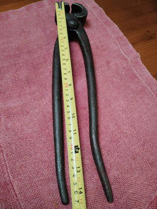 Tenazas antiguas de forja grandes