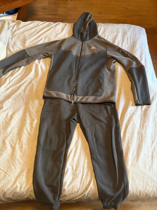 Conjunto Nike Tech Fleece Gris y Negro