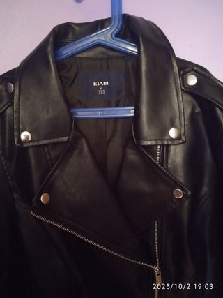 Cazadora efecto piel Kiabi Talla XL
Sin estrenar 