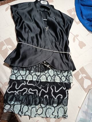 Vestido negro con volantes.Made in Spain 