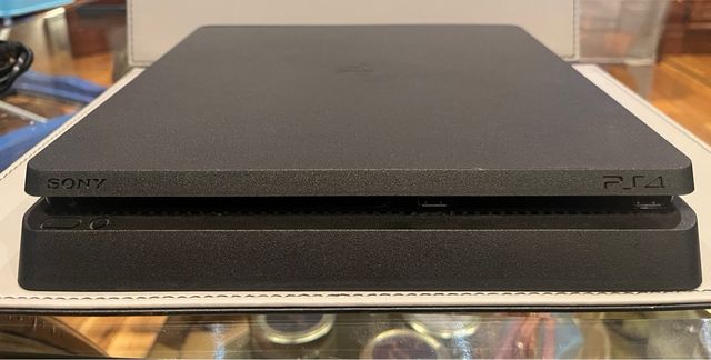 PS4 Slim 1TB + Mando Negro