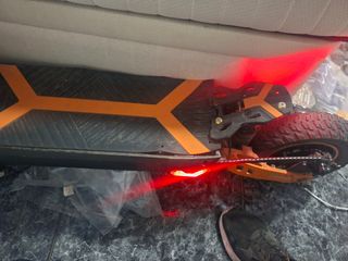 Patinete Eléctrico Naranja y Negro