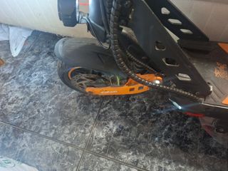 Patinete Eléctrico Naranja y Negro