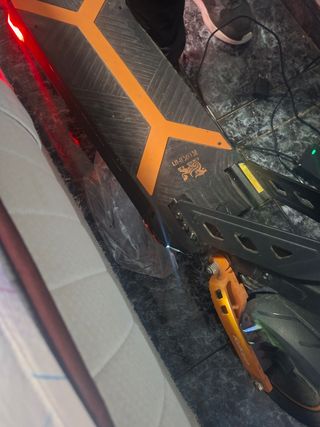 Patinete Eléctrico Naranja y Negro